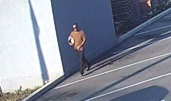 Brodarica: Jeste li vidjeli ovog muškarca? Policija treba vašu pomoć