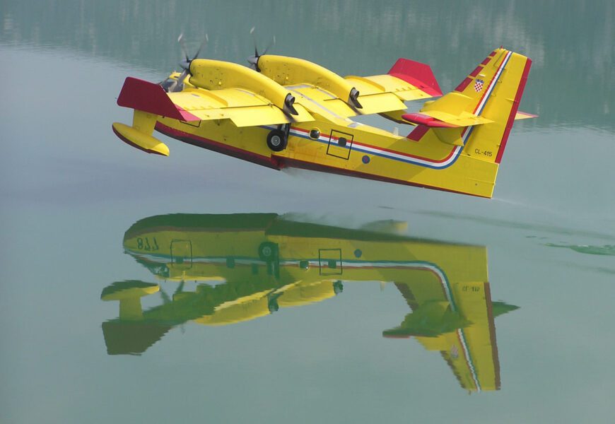 Hrvatski Canadair gasi požar u parku prirode Blidinje u BiH
