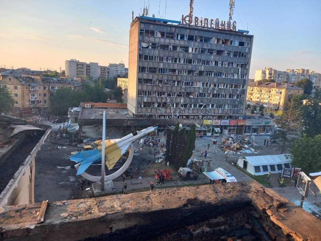 (VIDEO) Posljednje minute sreće četverogodišnje ukrajinske djevojčice u šetnji s majkom prije ruskog raketnog napada