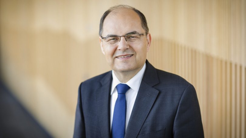 UZAVRELE BOSANSKE STRANKE Vrelo političko predizborno ljeto i Schmitove izmjene izbornog zakona