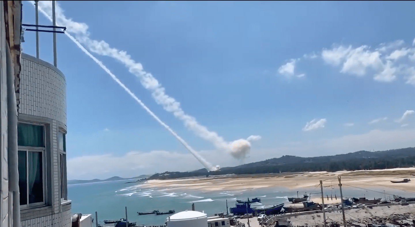 Pet balističkih projektila sletjelo je u ekskluzivnu japansku gospodarsku zonu  nakon što ih je lansirala Kina