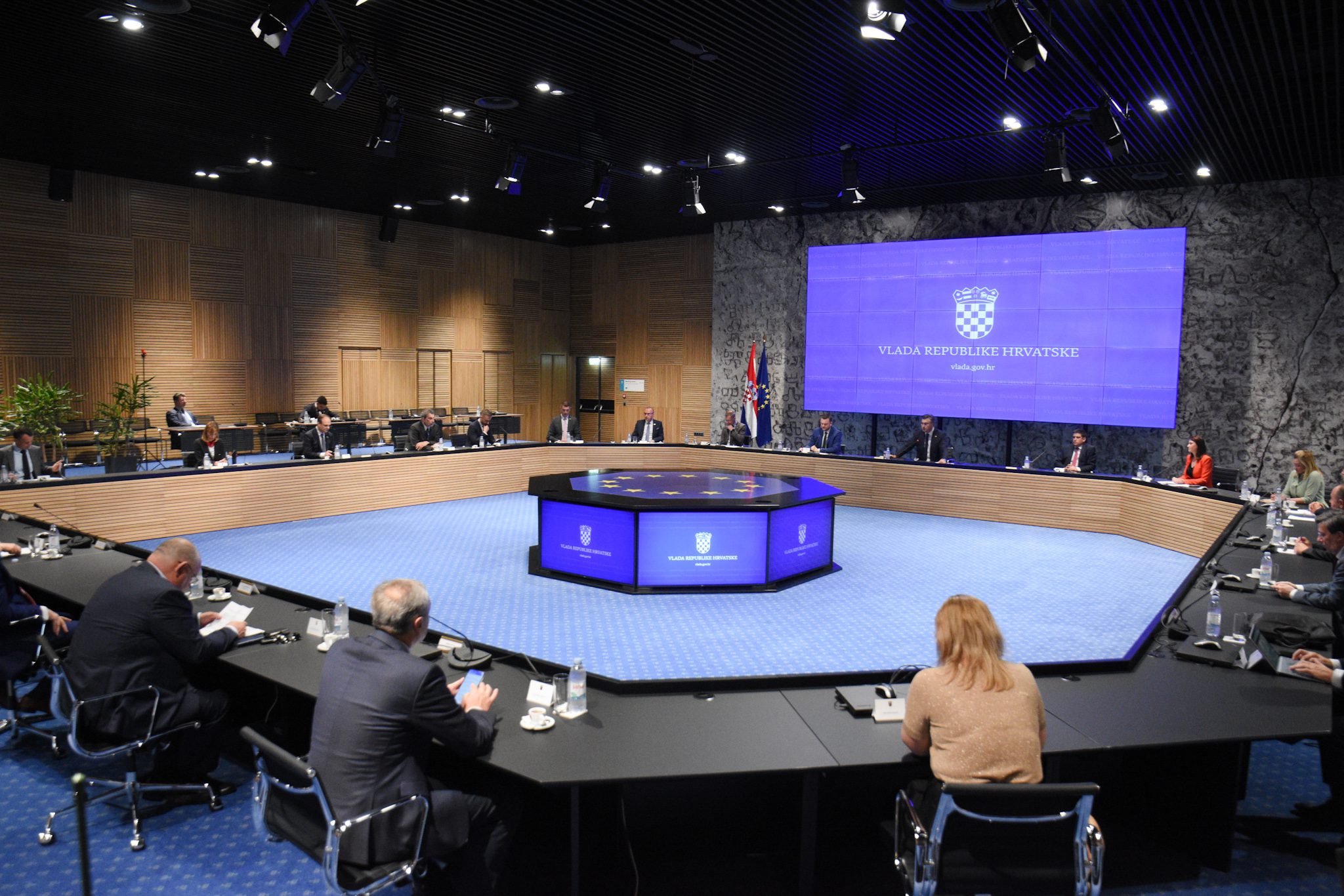 ČLANOVIMA VLADE ZAVRŠIO GODIŠNJI Među temama lijek za Covid, energetika i plin