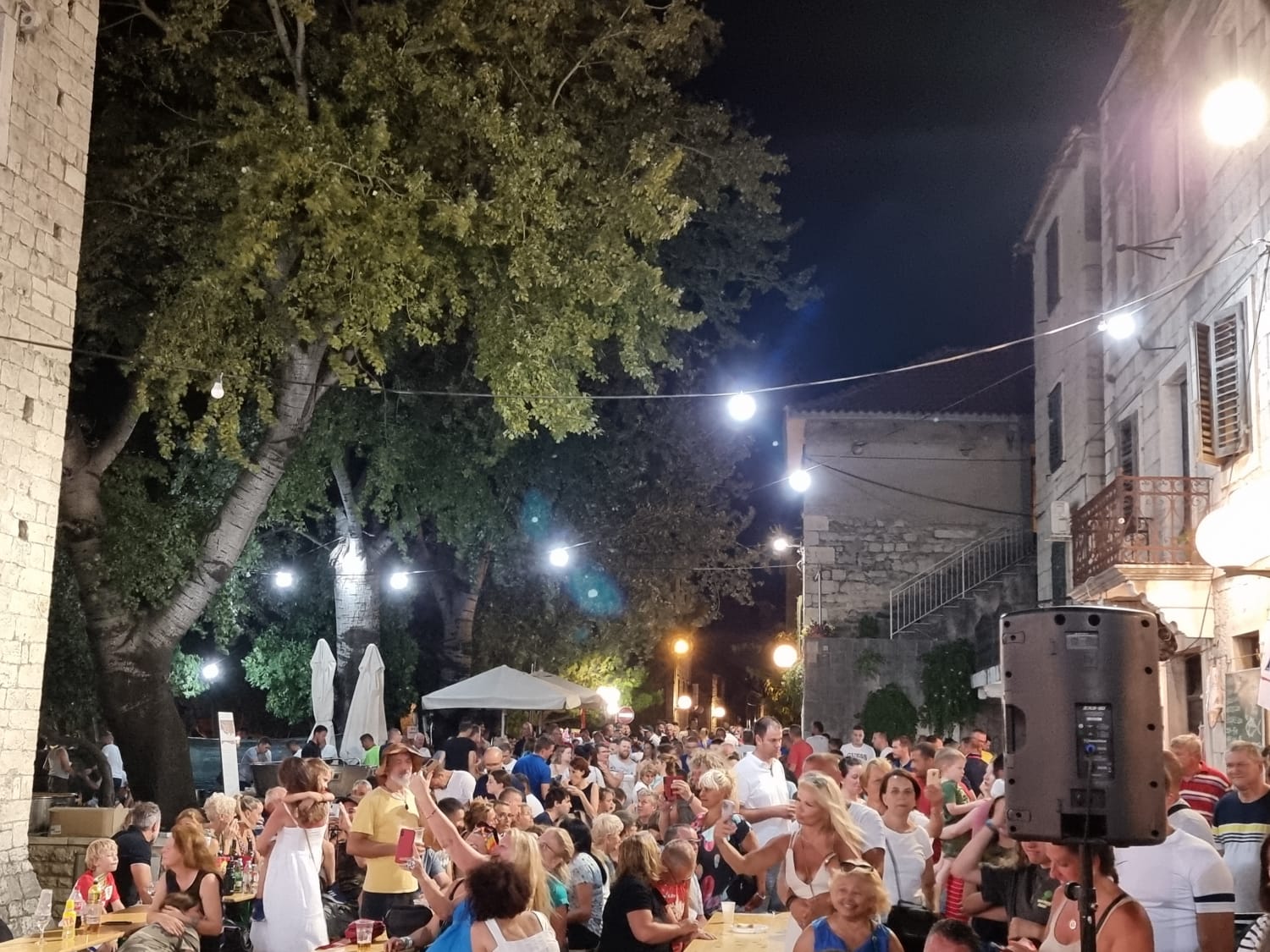 (FOTO GALERIJA) Ribarska fešta okupila brojne Lukšićane i njihove goste