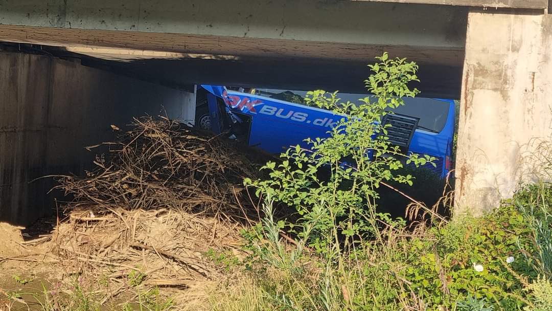 TRAGEDIJA KOD BREZNIČKOG HUMA S A4 sletio autobus s hodočasnicima, čak 12 poginulih