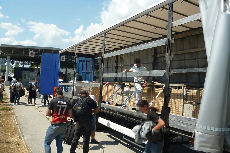 Hrvat pokušao prokrijumčariti čak 30 turskih državljanina preko granice BiH