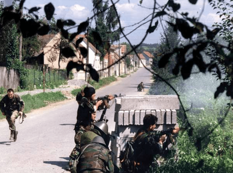 ZLOČIN U KUSONJAMA JEDAN OD NAJKRVAVIJIH I NAJPOZNATIJIH ZLOČINA Paravojne postrojbe pobunjenih Srba napravile krvavi pir