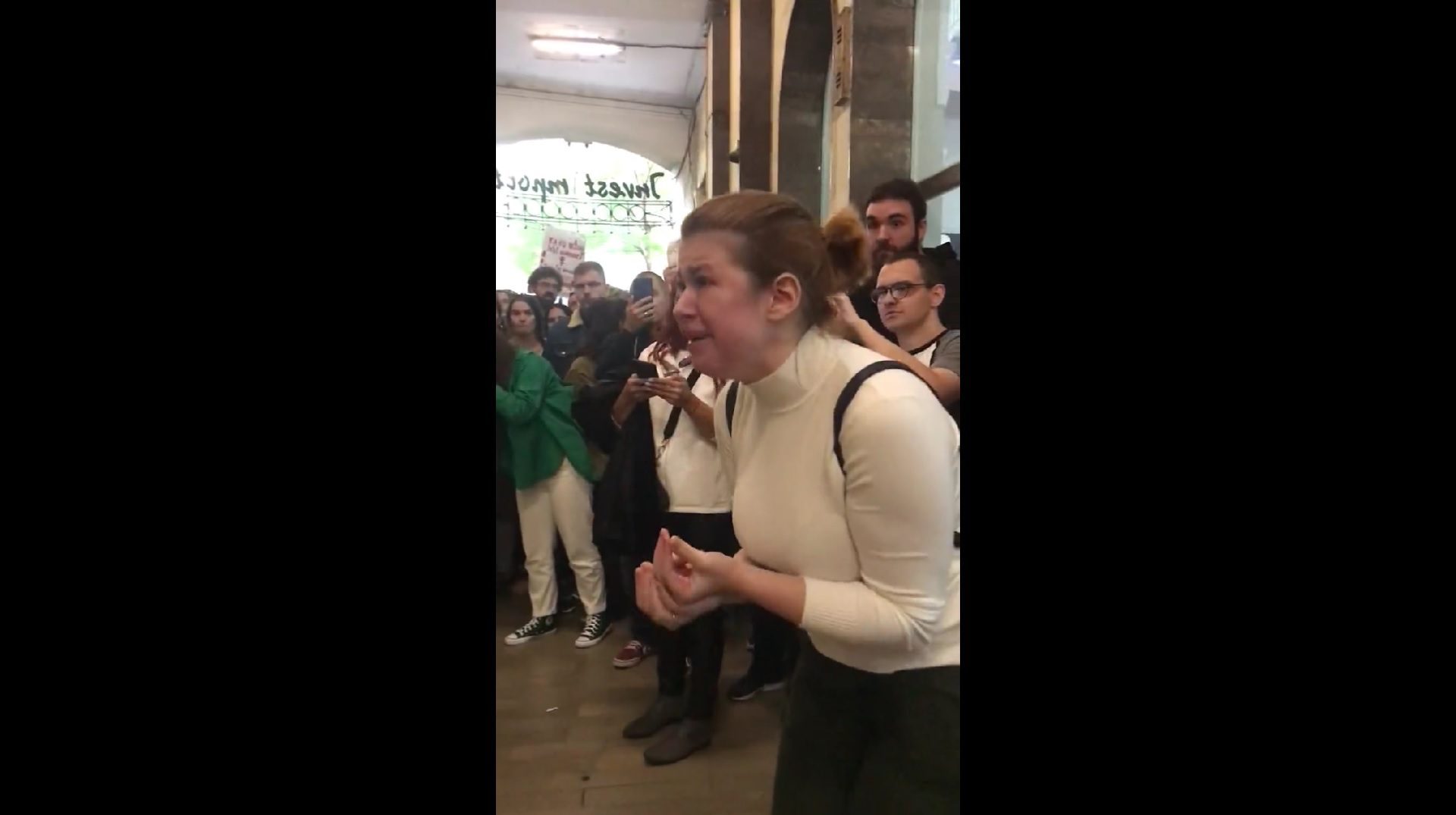 VIDEO Srpski Informer u redakciju doveo serijskog silovatelja na intervju, građani bijesni