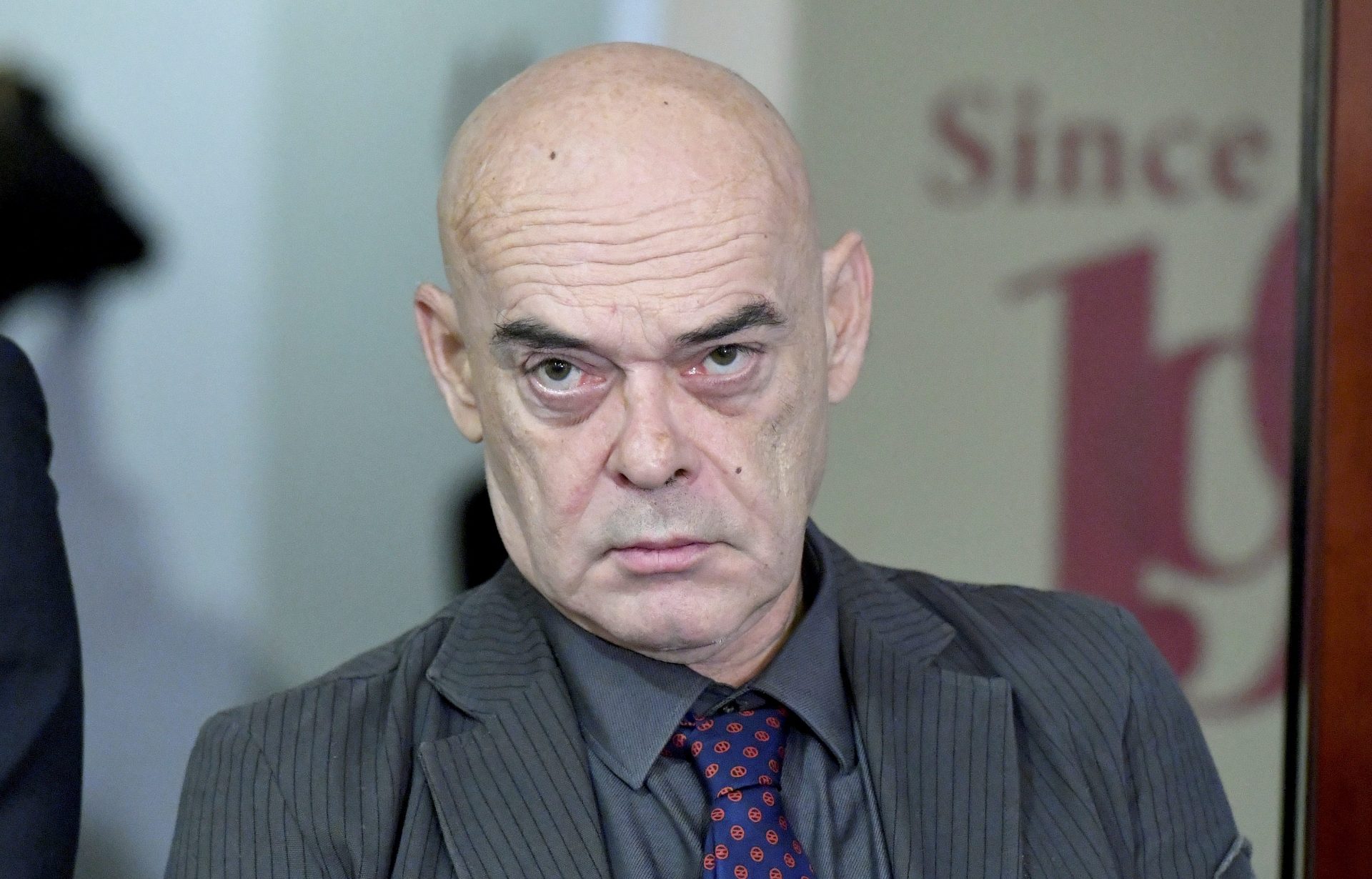 Na kućnim vratima pretučen novinar Robert Valdec