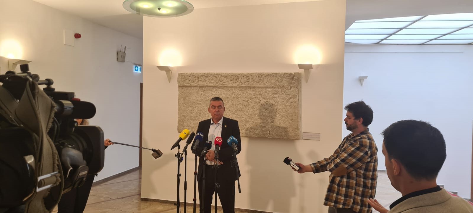 Oglasio se i Ćipe oko dolaska Porfirija u Vukovar: ”Plenković je bliži Porfiriju koji je pjevao četničke pjesme, negoli Blagi Zadri”