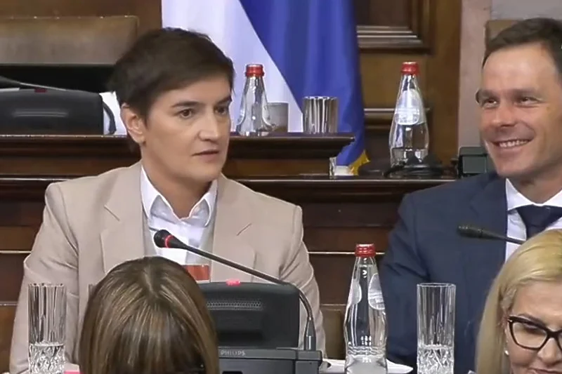 VIDEO Brnabić u stilu Bidena: “Kolaboril… Kolaborilaro… Ko.. La… Bo… Ri… Aaa…”