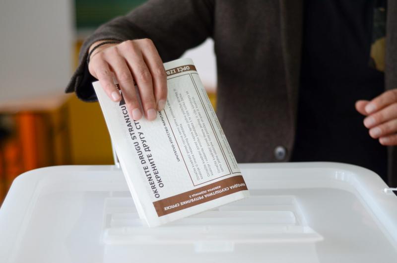 Izbori u BiH: Na biralište u Bosanskom Novom uneseni popunjeni listići, suspendiran odbor