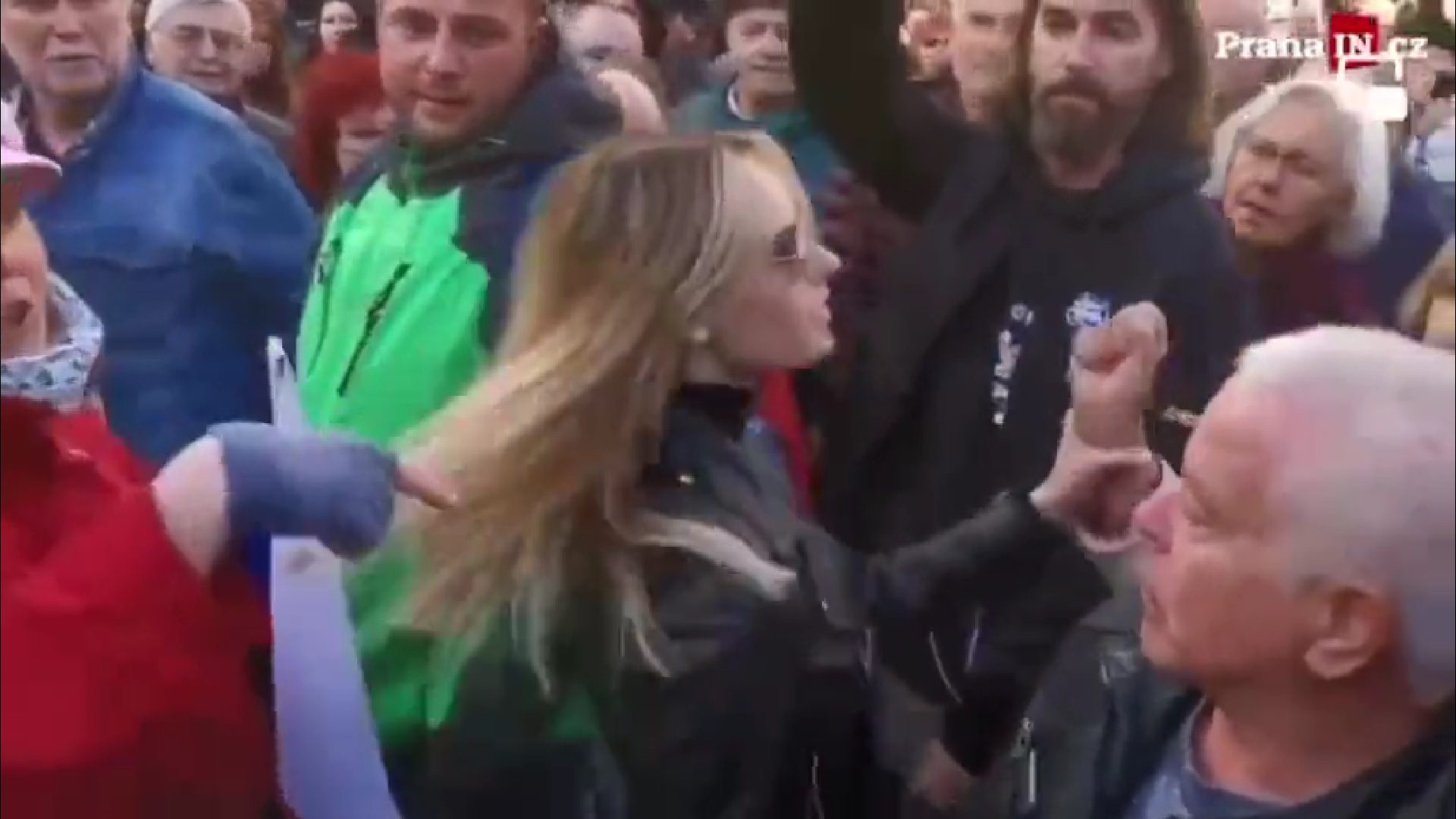 VIDEO Ukrajinka se u Pragu našla među pro-ruskim demonstrantima, scena je bila zastrašujuća