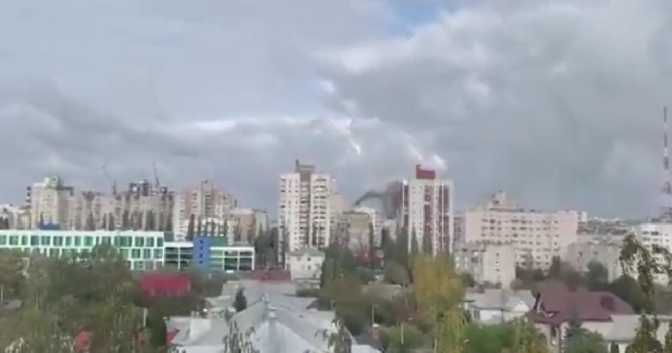 Rusi raketirali Ukrajinu, pa pogodili zgradu u Belgorodu