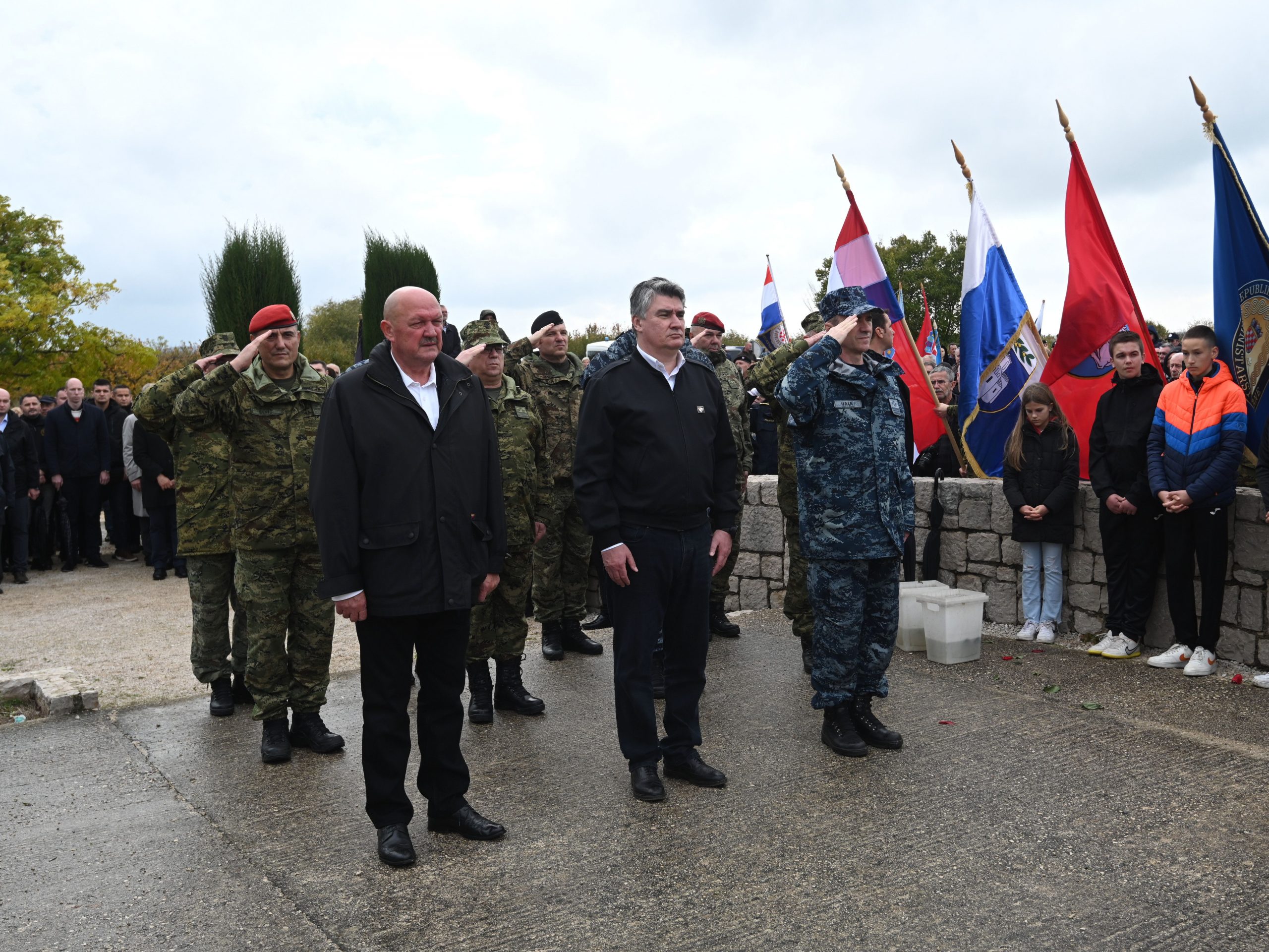 Predsjednik Milanović sudjelovao u mimohodu u Škabrnji povodom Dana sjećanja na žrtve Domovinskog rata i sjećanja na žrtvu Vukovara i Škabrnje