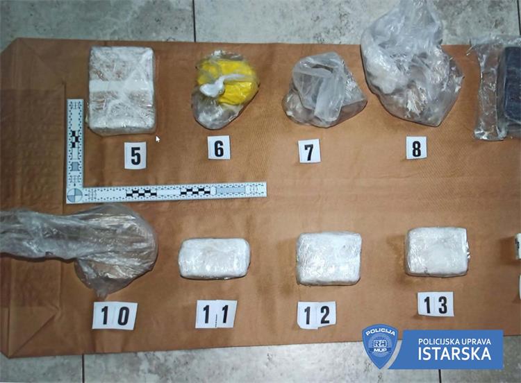 Istarska policija kod 62-godišnjaka pronašla čak 3.4 kilograma heroina