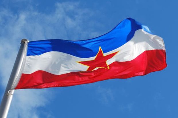 Požega: Muškarac na kući izvjesio jugoslavensku zastavu, intervenirala policija