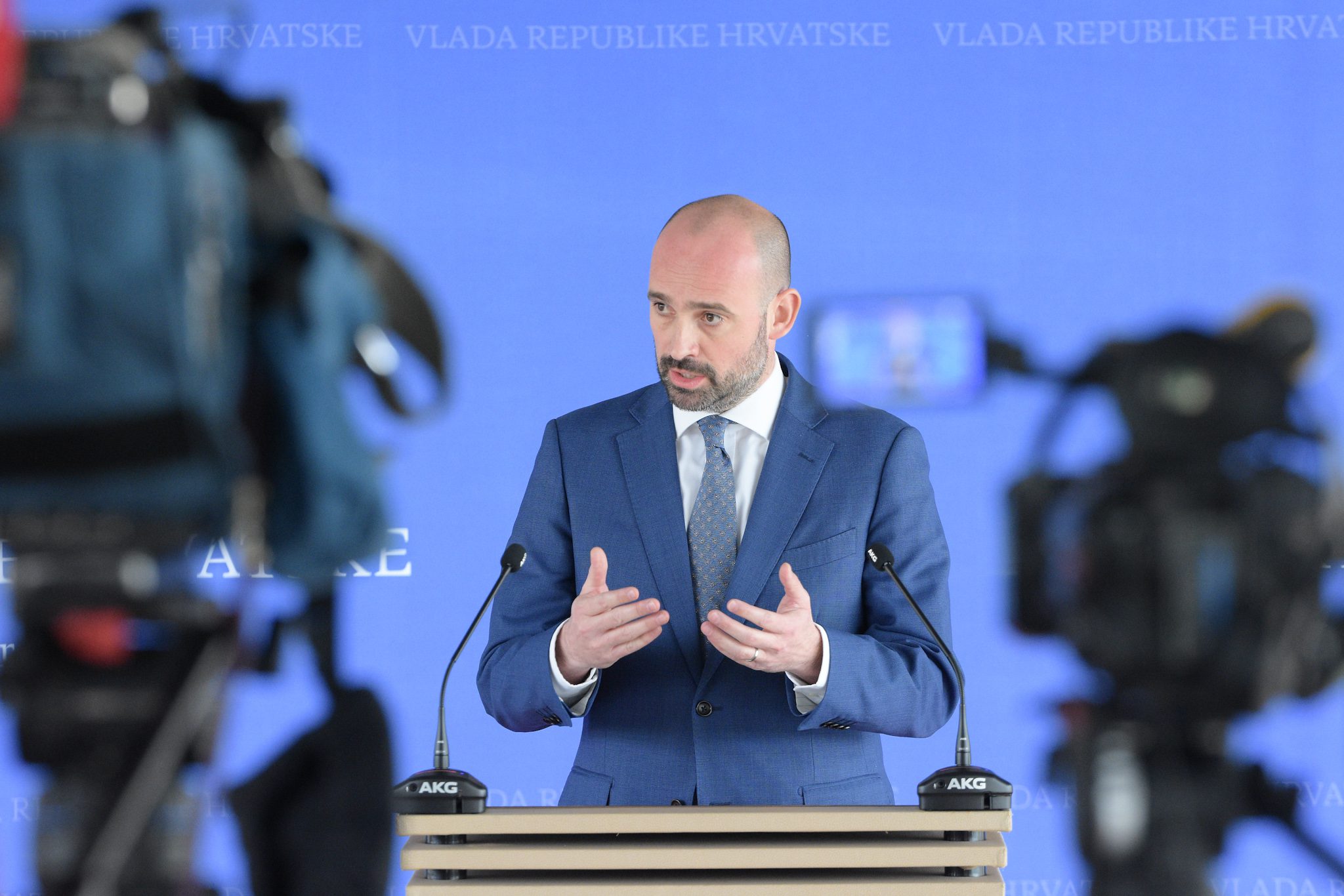 RUGA LI SE MINISTAR PALADINA S OBNOVOM NA BANIJI? “Moramo usporiti”