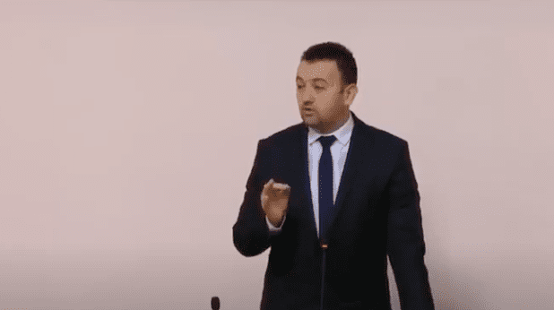 PAVLIČEK SPUSTIO JECKOV “Ne kaže se Vukovarsko-sremska, već Vukovarsko-srijemska županija. Ovo je Hrvatski sabor”!