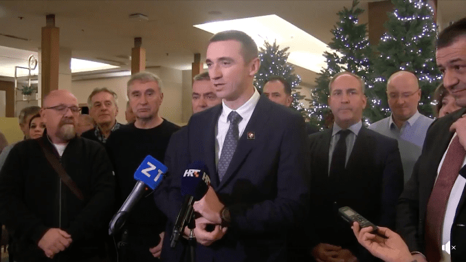 DP poslao poruku Plenkoviću: “Mi našu Hrvatsku ne smatramo provincijom, za nas je ona najljepša zemlja i centar svijeta – ti je nisi dostojan!”