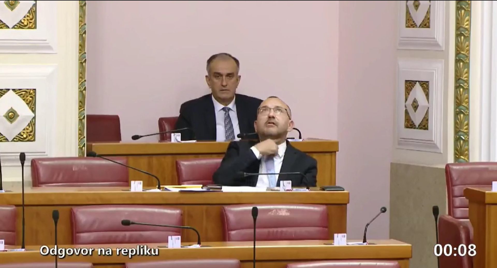 VIDEO Sramotno ponašanje Zekanovića: Usred Sabora gestikulirao rezanje grkljana?