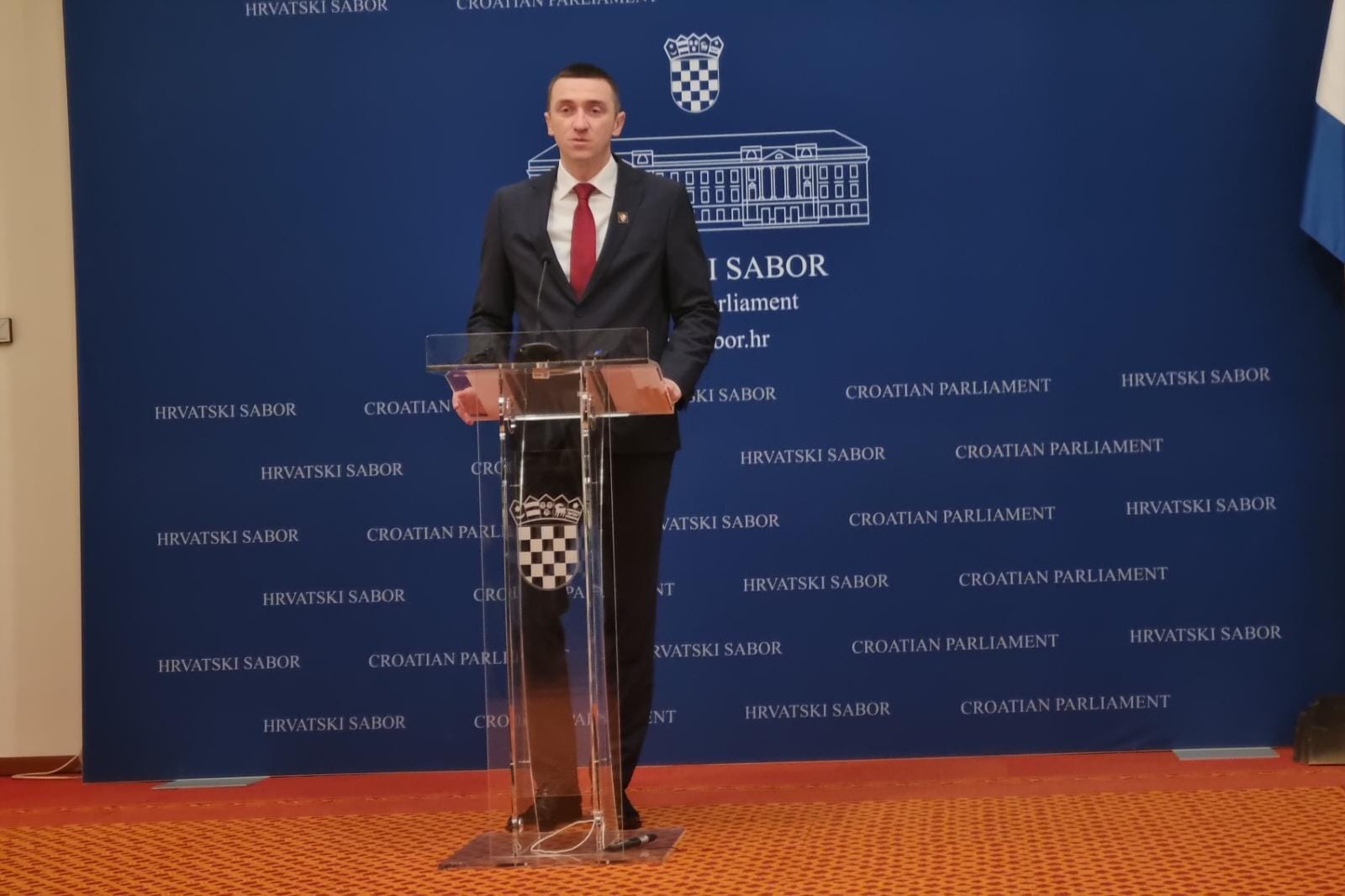 Penava oštro: Iz izvjesnoga A. P. vrišti činjenica da se Hrvatska umorila od njega, ali izgleda da se i on umorio od Hrvatske!