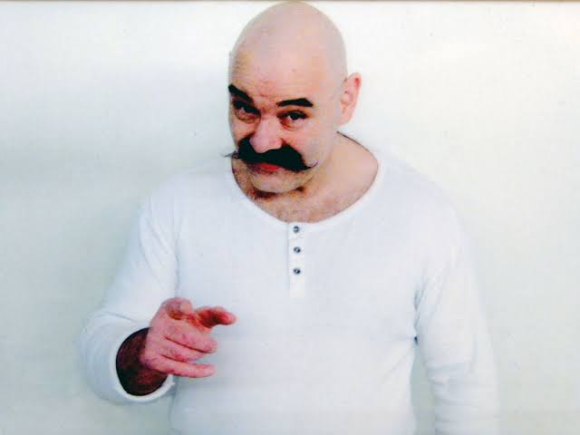 NAJOZLOGLAŠENIJI BRITANSKI ZATVORENIK ČEKA ODLUKU O PUŠTANJU NA SLOBODU Charles Bronson tvrdi da sada ‘mrzi nasilje’