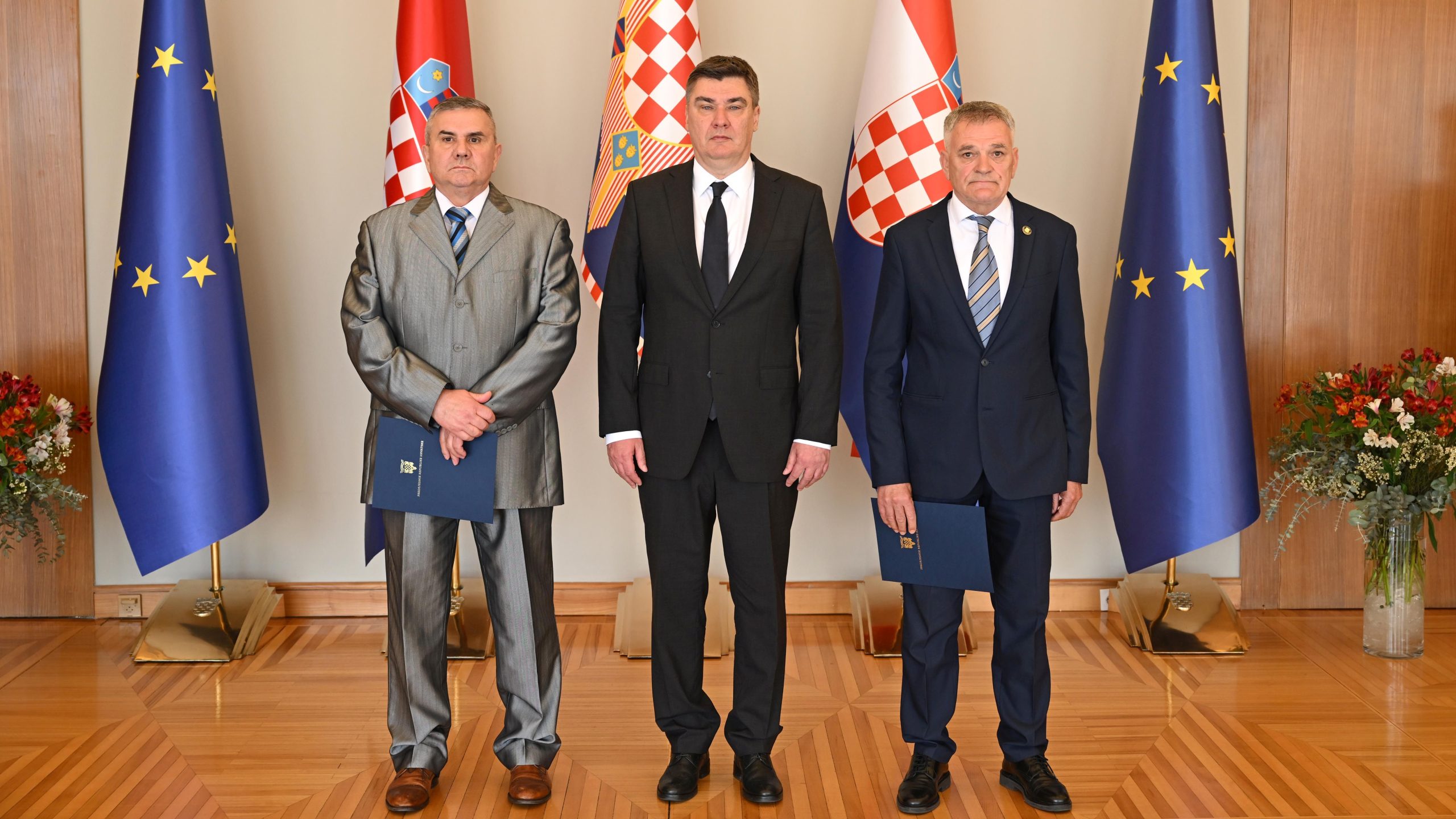 Predsjednik Milanović uručio čin počasnog brigadnog generala brigadirima Mati Bilonjiću i Iliji Rašiću