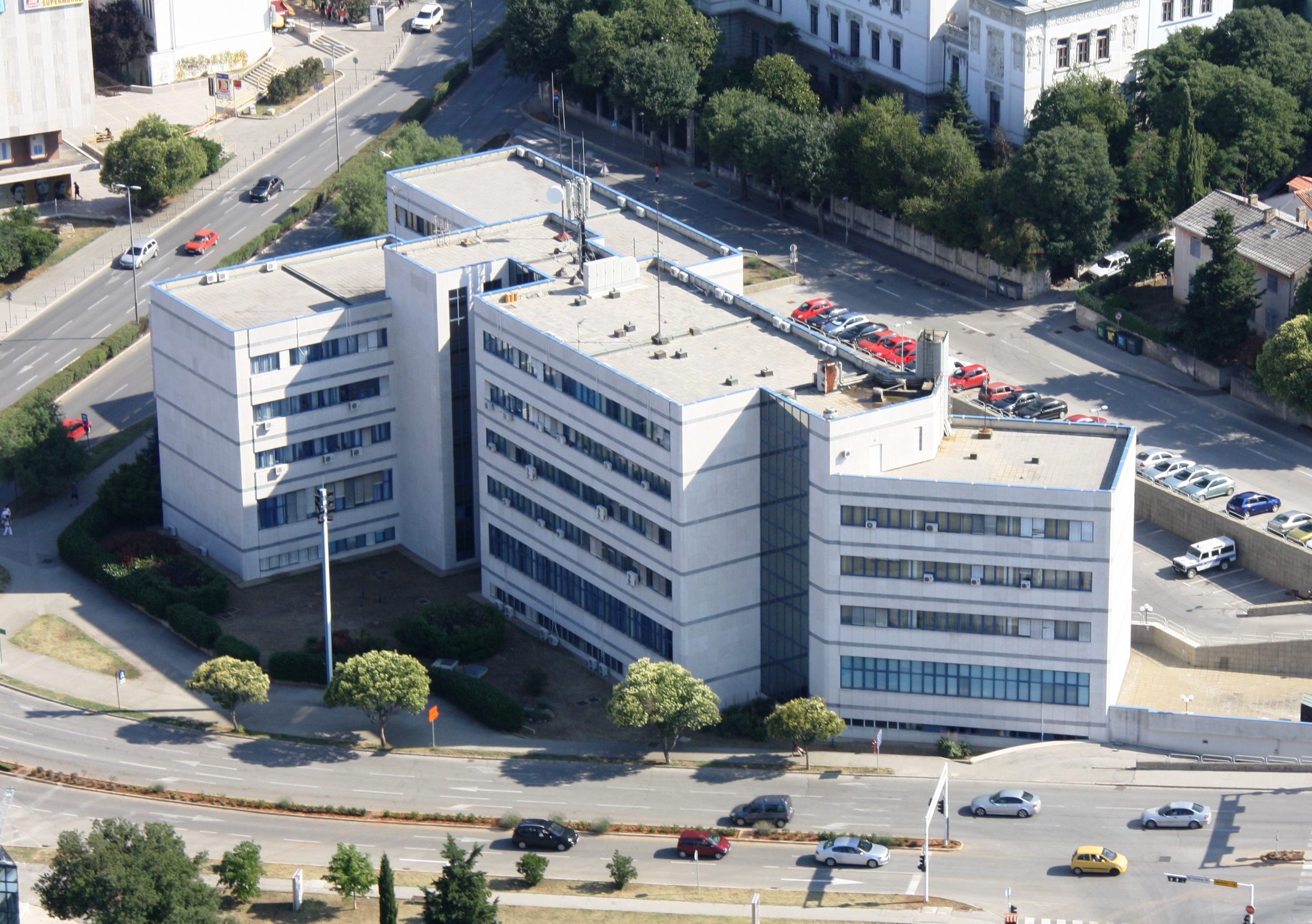 Pula: Policija pronašla muškarca koji je zapalio zgradu Policijske uprave Istarske