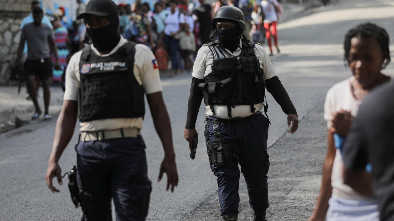 Haiti: Građani oteli uhićene mafijaše od policije pa ih kamenovali i zapalili na ulici