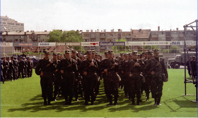 POSTROJAVANJE ZBORA NARODNE GARDE   “Prisežem da ću i uz žrtvu vlastitog života štititi i braniti svoju domovinu Hrvatsku
