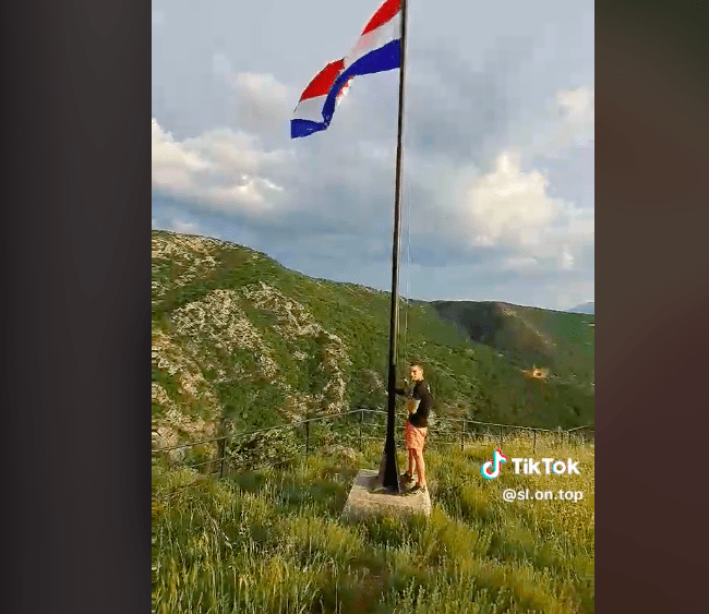 ISPITUJU LI SE GRANICE STRPLJENJA HRVATA? Trojica hrvatskih državljana srpske nacionalnosti kod Knina skinula hrvatsku zastavu