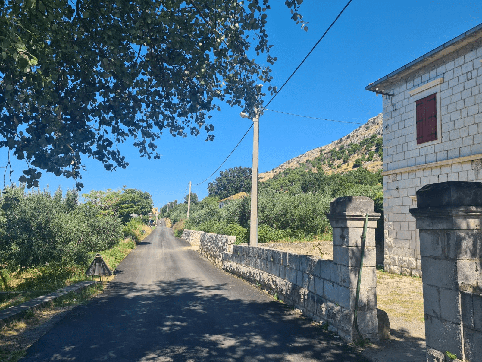DOBRA VIJEST ZA VOZAČE U SPLITSKO-DALMATINSKOJ ŽUPANIJI Sanirana lokalna cesta Krilo Jesenice