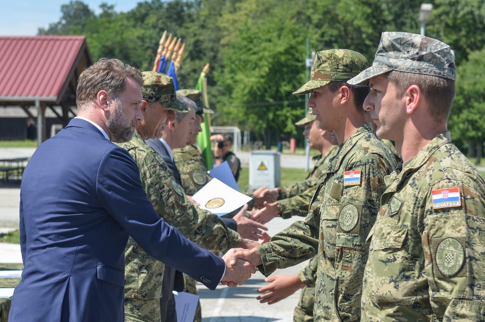 Ministar Banožić s novim pripadnicima HV-a: Pokazali ste mladima put razvoja hrvatske države