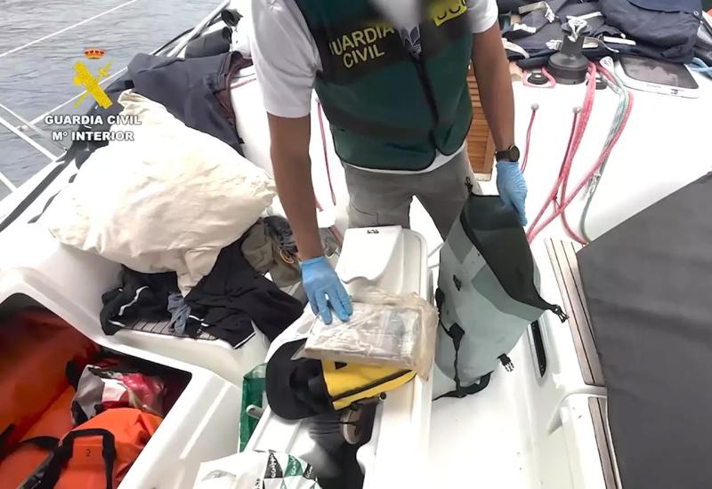 VIDEO Hrvat, Srbin i dvojica Talijana uhićeni s čak 700 kilograma kokaina u blizini Kanarskih otoka