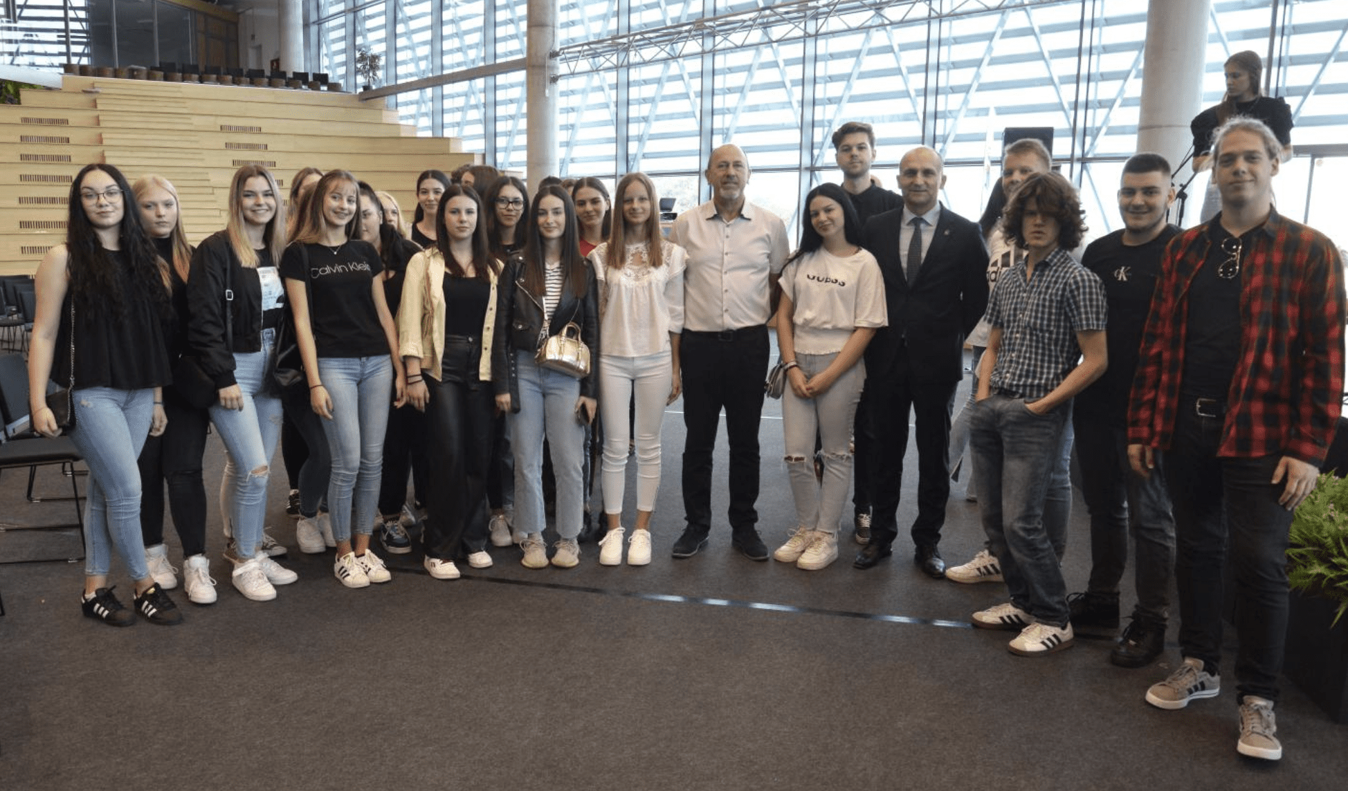NAGRADE NAJBOLJIMA Osječko-baranjska županija nagradila 595 učenika i 76 mentora za izvrsnost