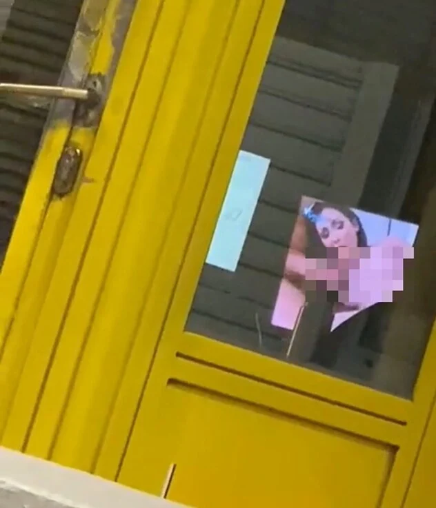 DA VRIJEME BRŽE PROĐE… Radnik HAC-a na poslu gledao pornofilm, snimili ga vozači