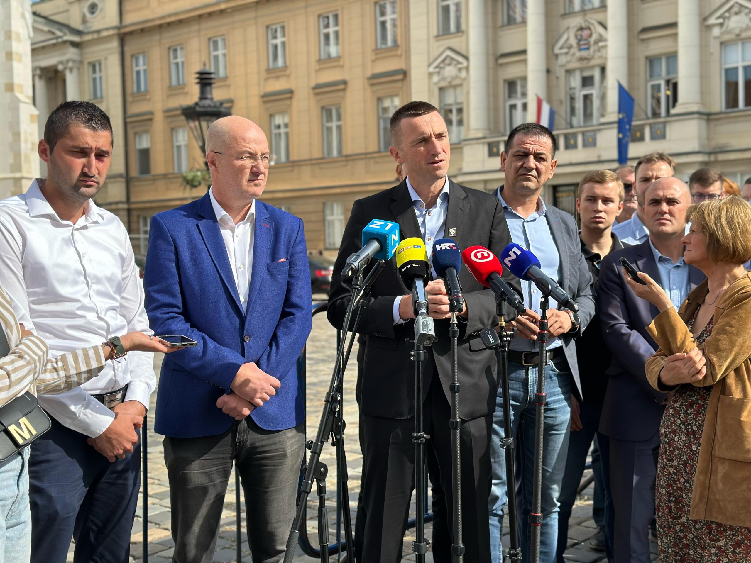 Penava: Vlada RH mora hitno riješiti pitanje ilegalnih migranata ili će DP inicirati referendum!