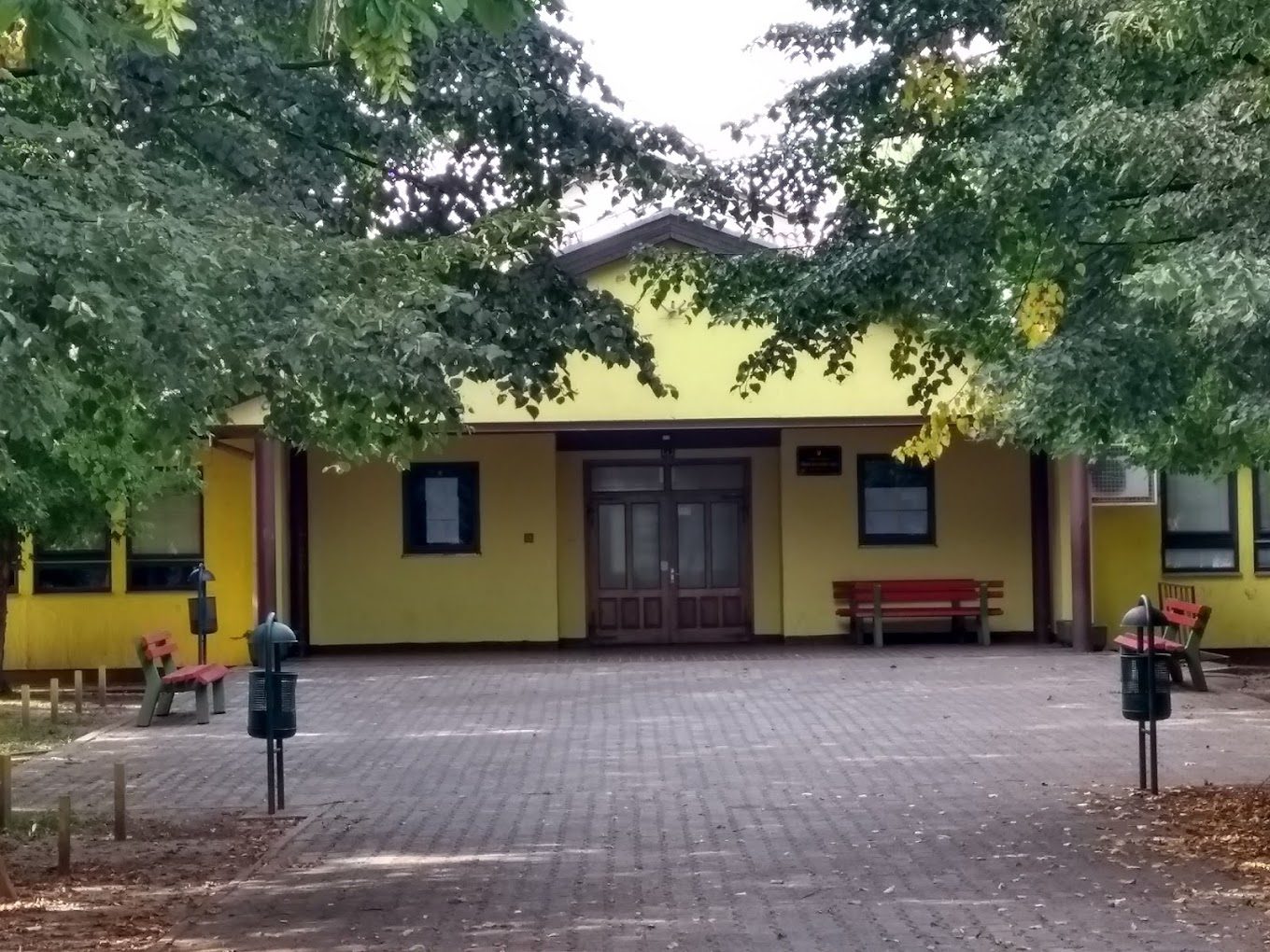 RODITELJI UČENIKA OŠ BARTOLA KAŠIĆA NE ŠALJU DJECU U ŠKOLU Razlog prijetnje bombom jedne majke