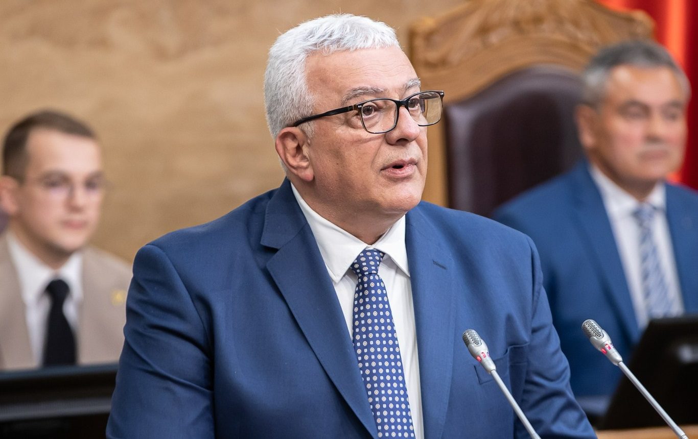 Crna Gora: Pro-srpski predsjednik parlamenta želi uvesti srpski jezik kao službeni, Crnogorci bijesni