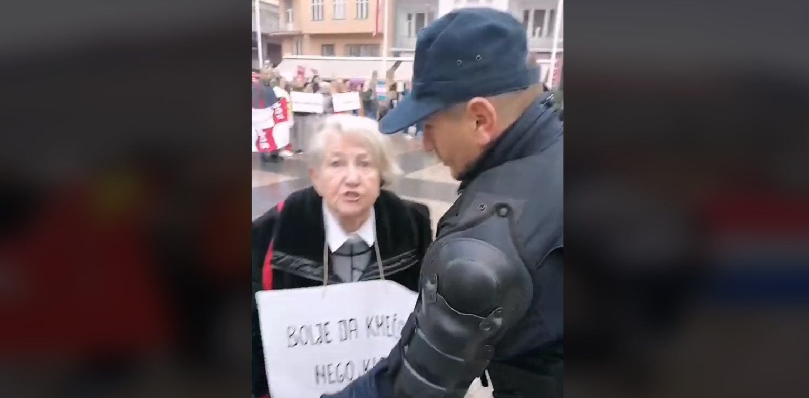 VIDEO Pernar snimao prosvjednike protiv molitelja, baka ga napala s hodalicom