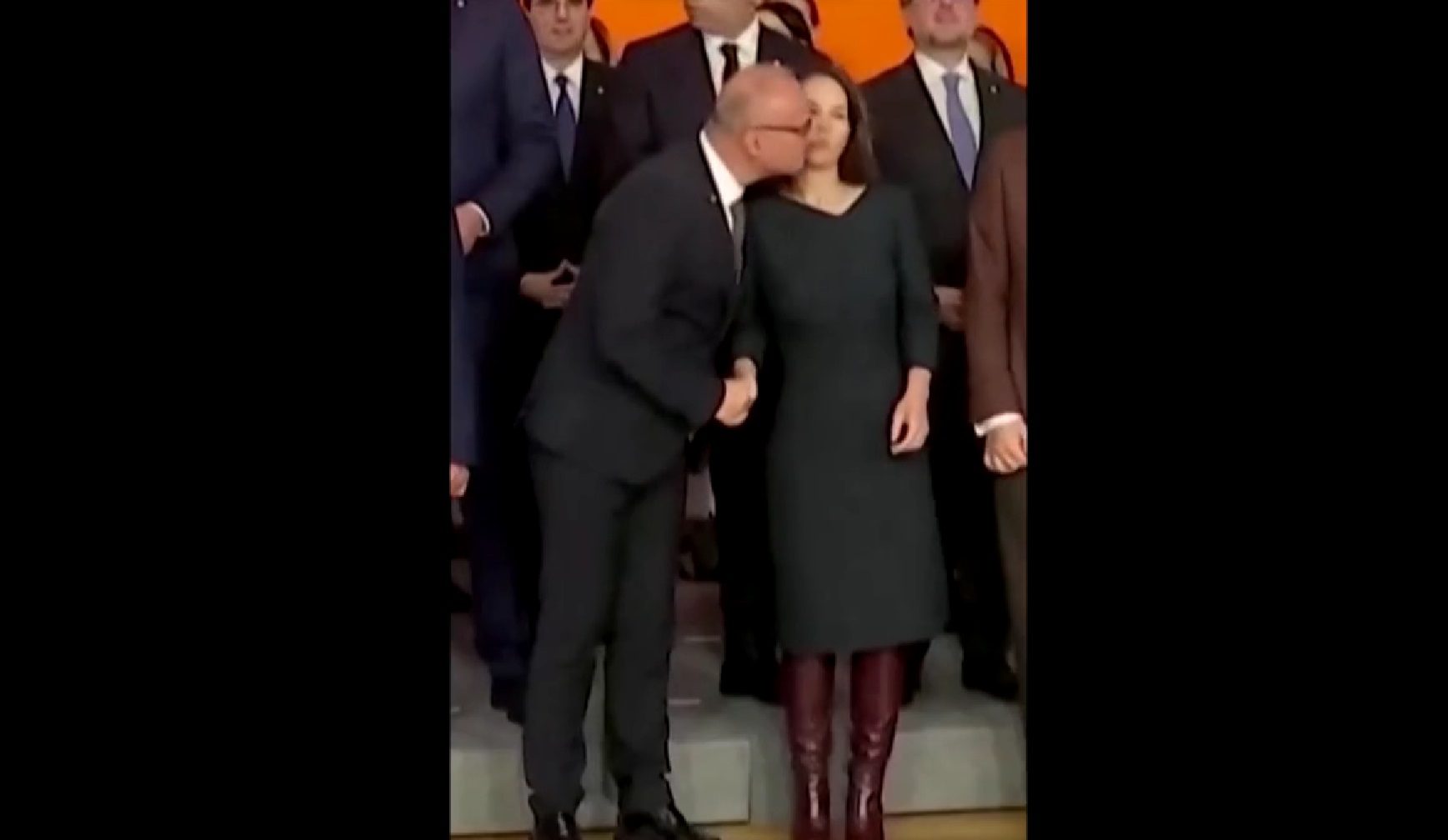 VIDEO Grlić Radman se propisno osramotio u Berlinu, pokušao poljubiti njemačku ministricu vanjskih poslova