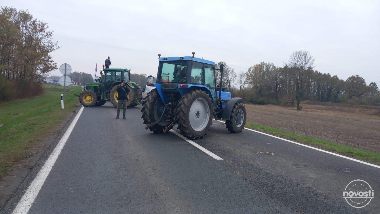KAD JE DOSTA, DOSTA JE! Seljaci blokirali cestu prema graničnom prijelazu Županja-Orašje