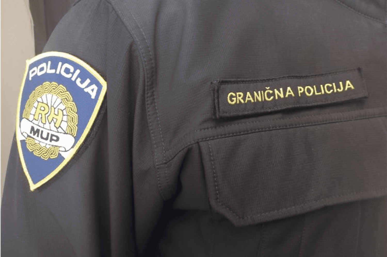 TERETNI BROD UDARIO U STUP CESTOVNOG MOSTA Privremeno obustavljen promet na graničnom prijelazu Ilok