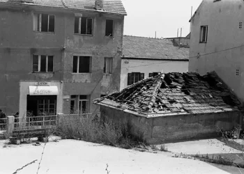 Dvojica državljana Hrvatske prijavljena za ratni zločin, 1991. spalili čak 21 kuću Hrvata u Drnišu i okolici