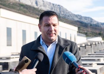 Gradonačelnik Kaštela Denis Ivanović sa svojim suradnicima obišao tri gradilišta na području grada