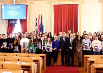 Osječko-baranjska županija odobrila stipendije za 160 učenika i studenata