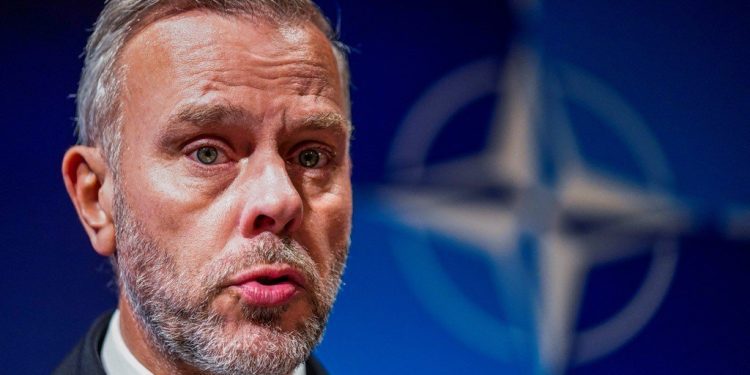 Službenik NATO-a poslao jezivo upozorenje Zapadu: Budite spremni na “sve”