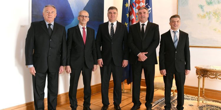 Predsjednik Milanović razgovarao s ratnim zapovjednicima 115. brigade HVO-a Zrinski Tuzla