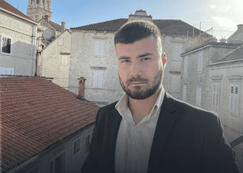 Trogirski gradonačelnik digao živce povjereniku DP-a: “Nazivati grad koji nema osnovnu sportsku infrastrukturu ugodnim za život, pljuska je svim Trogiranima”