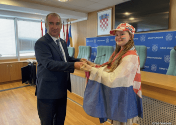 Vukovarske maškare odradile “posao” i gradskim vlastima vratile ključeve Grada